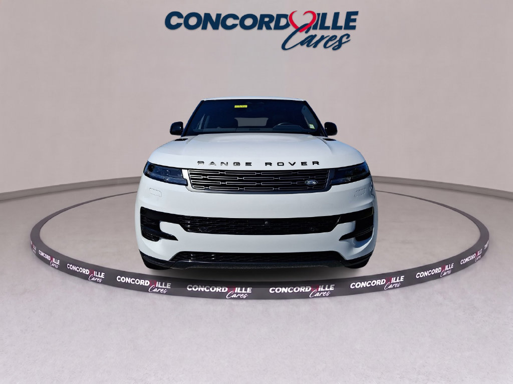 Used 2025 Land Rover Range Rover Sport SE AWD/4WD image 2