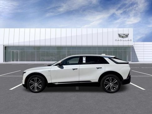 Certified 2025 Cadillac Lyriq Luxury AWD/4WD image 5