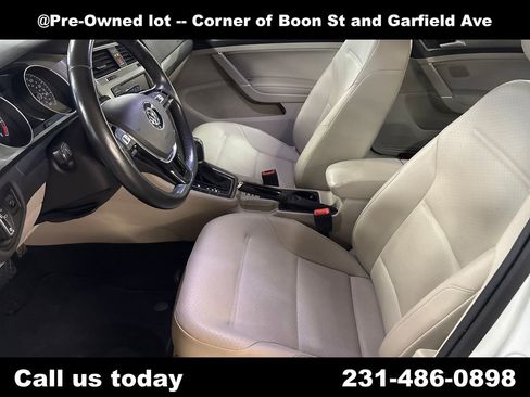 Used 2016 Volkswagen Golf S FWD image 13