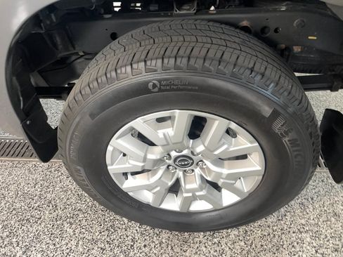 Used 2023 Nissan Frontier SV w/ SV Premium Package AWD/4WD image 5