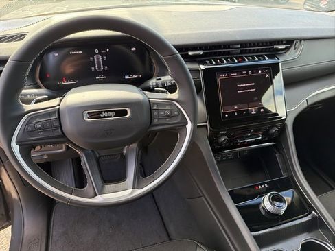 New 2025 Jeep Grand Cherokee 4WD image 12