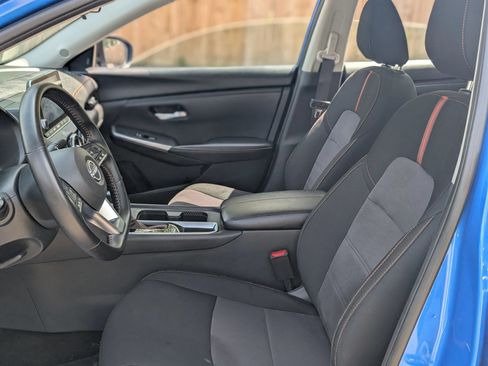 Used 2025 Nissan Sentra SR FWD image 13