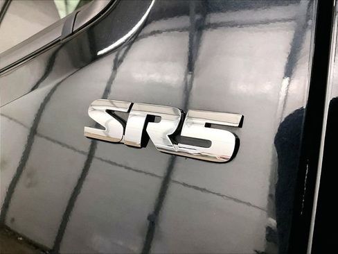 Used 2019 Toyota Tacoma SR5 AWD/4WD image 14