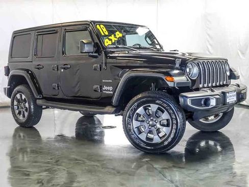 Used 2018 Jeep Wrangler Unlimited Sahara AWD/4WD image 2