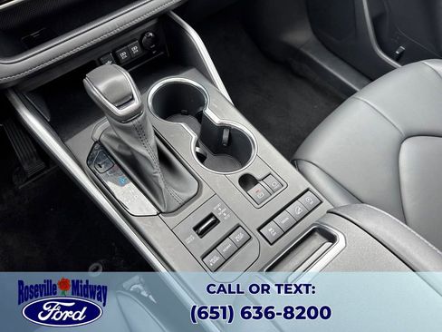 Used 2020 Toyota Highlander XLE AWD/4WD image 15