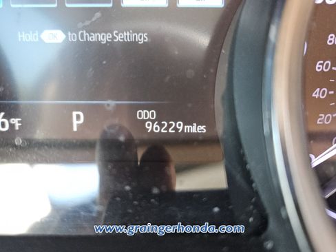 Used 2022 Toyota Camry XLE w/ Navigation Package FWD image 22