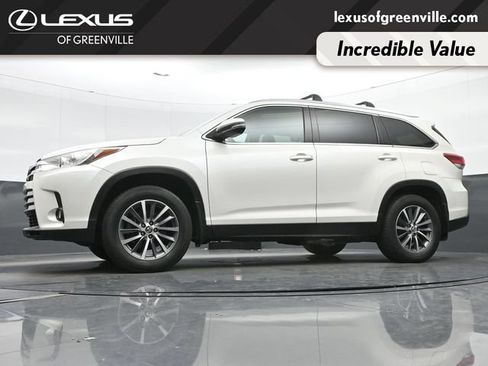 Used 2019 Toyota Highlander XLE AWD/4WD image 39