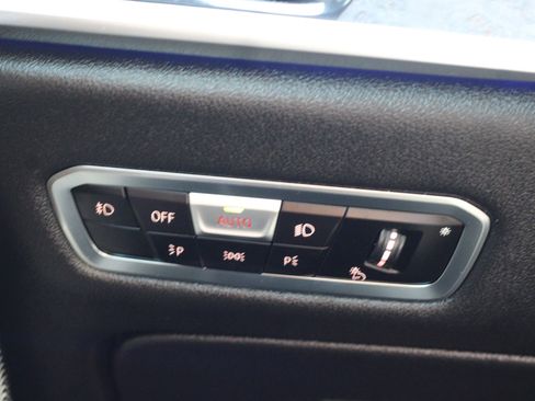 Used 2019 BMW X7 xDrive50i w/ M Sport Package AWD/4WD image 19