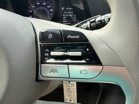 Used 2023 Hyundai Elantra SE w/ Preferred Accessory Package image 16