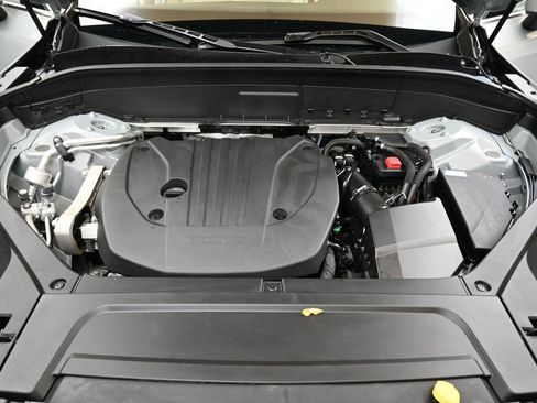 Certified 2024 Volvo XC90 B5 Plus w/ Protection Package Premier image 9