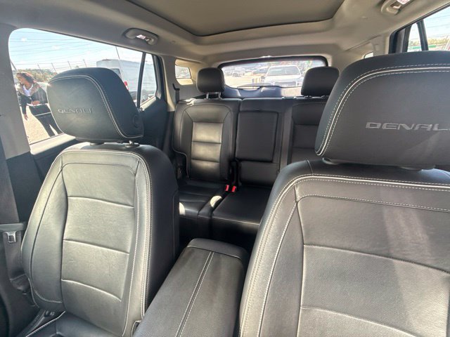 Used 2020 GMC Terrain Denali w/ Denali Premium Package FWD image 9