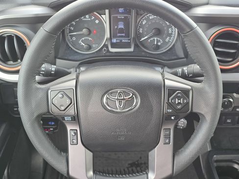 Used 2022 Toyota Tacoma TRD Sport w/ Technology Package image 15