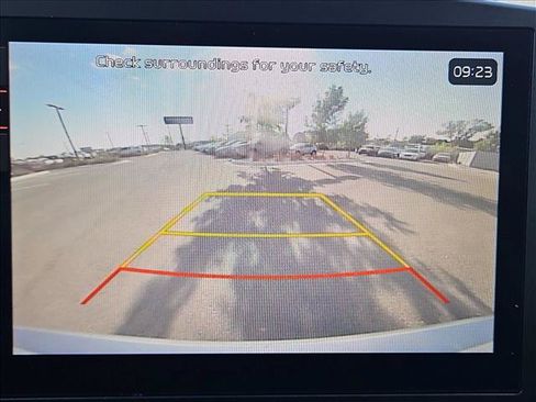 Used 2025 Kia Niro LX FWD image 9