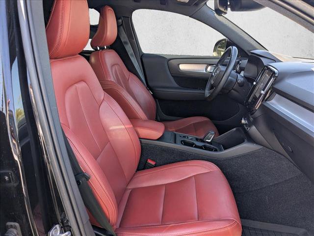 Used 2020 Volvo XC40 T5 Momentum w/ Protection Package Premier AWD/4WD image 16