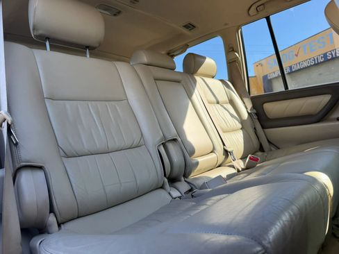 Used 2004 Toyota Land Cruiser w/ Convenience Pkg AWD/4WD image 18