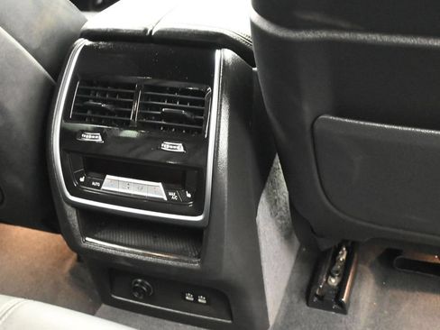 Used 2025 BMW X5 xDrive50e AWD/4WD image 44
