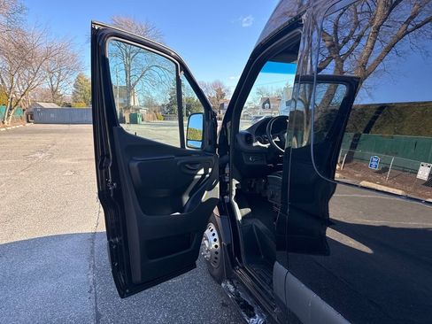 Used 2021 Mercedes-Benz Sprinter 3500 image 12