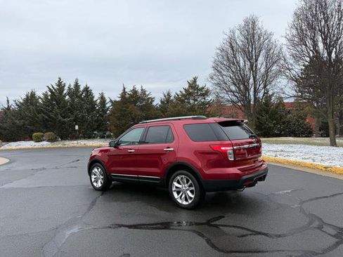 Used 2015 Ford Explorer XLT w/ Equipment Group 202B image 3