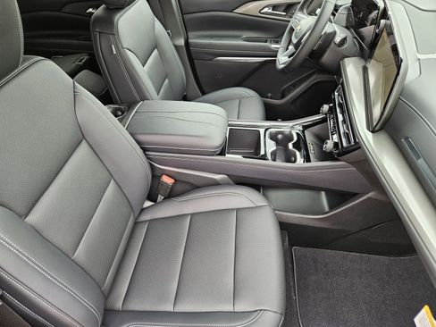 New 2026 Chevrolet Traverse LT w/ Sun and Wheel Package FWD image 16