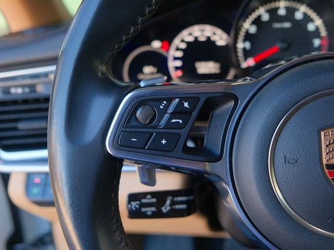 Used 2017 Porsche Panamera image 17
