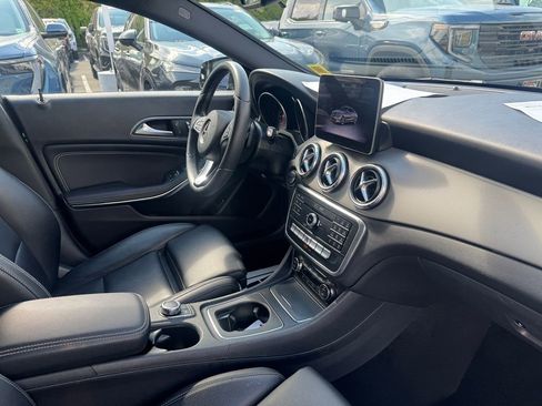 Used 2018 Mercedes-Benz CLA 250 image 28