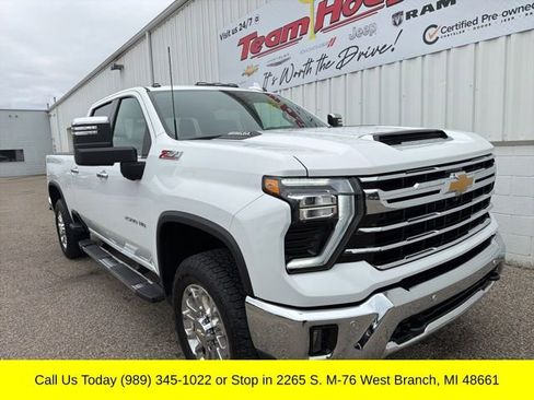 Used 2025 Chevrolet Silverado 2500 LTZ w/ LTZ Premium Package AWD/4WD image 4