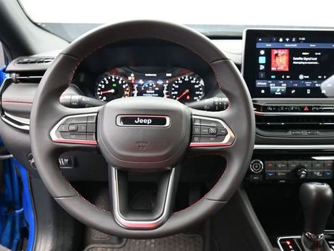 Used 2025 Jeep Compass Trailhawk AWD/4WD image 22