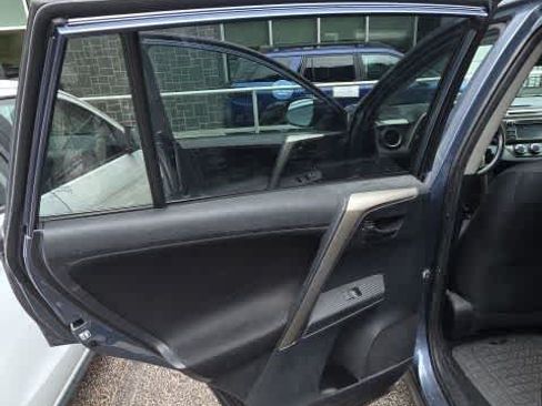 Used 2014 Toyota RAV4 LE AWD/4WD image 18