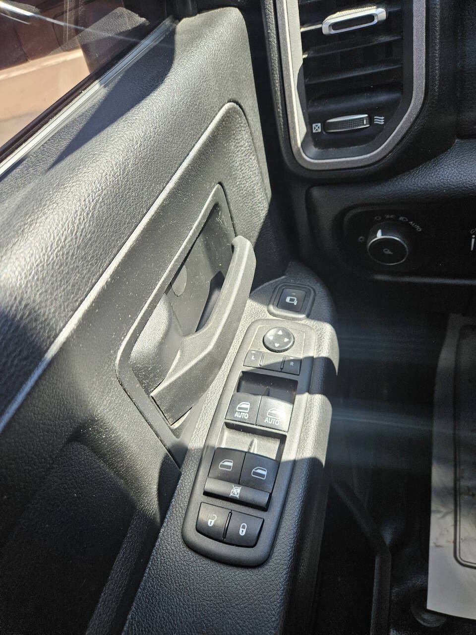 Used 2021 RAM 3500 Tradesman w/ Chrome Appearance Group AWD/4WD image 17