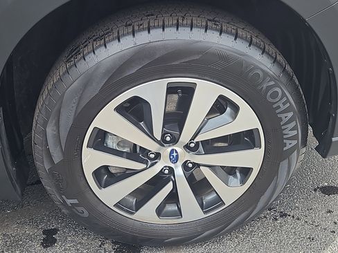 Certified 2025 Subaru Outback Premium image 27