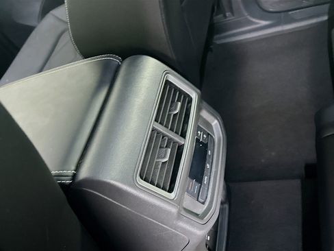 Used 2024 Volkswagen Atlas SE image 27