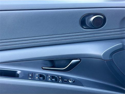 New 2025 Hyundai Elantra SEL image 18