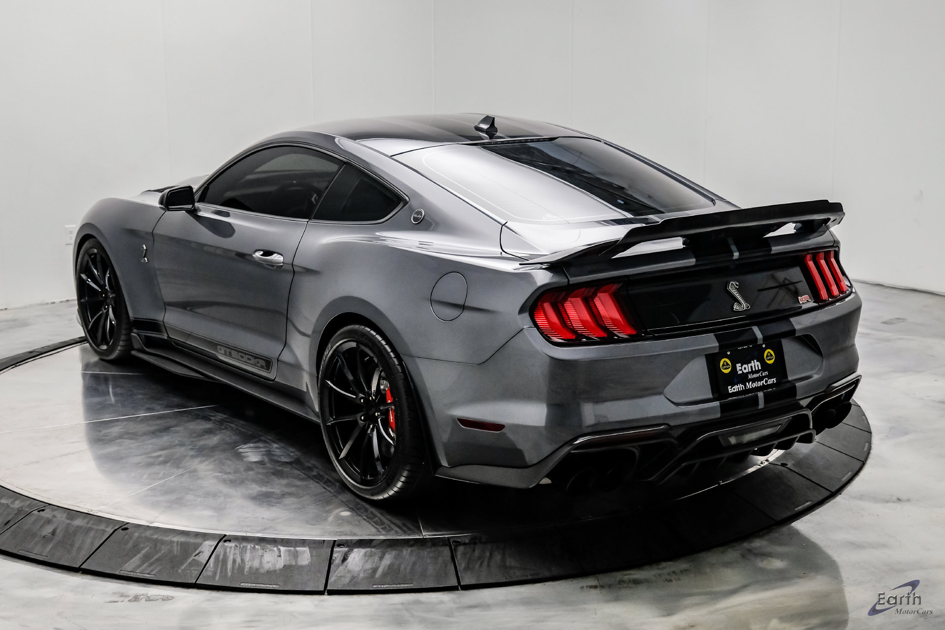 Used 2021 Ford Mustang Shelby GT500 w/ Technology Package RWD image 12