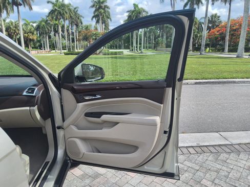 Used 2013 Cadillac SRX Luxury FWD image 36