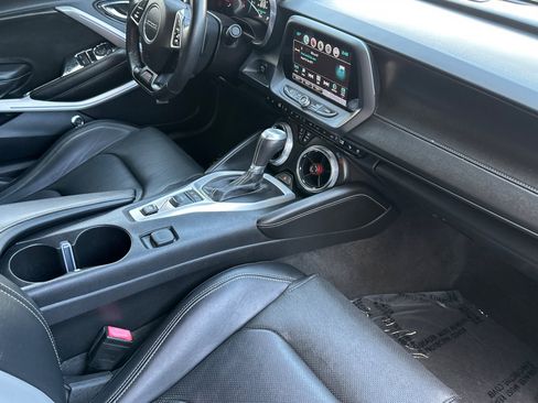 Used 2016 Chevrolet Camaro SS RWD image 18