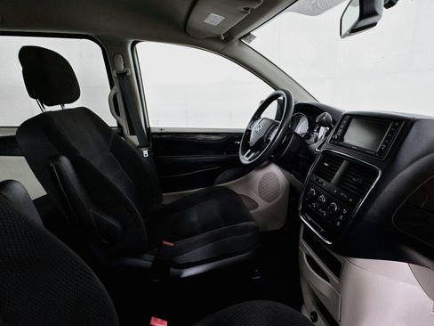 Used 2018 Dodge Grand Caravan SE w/ UConnect Hands-Free Group FWD image 41