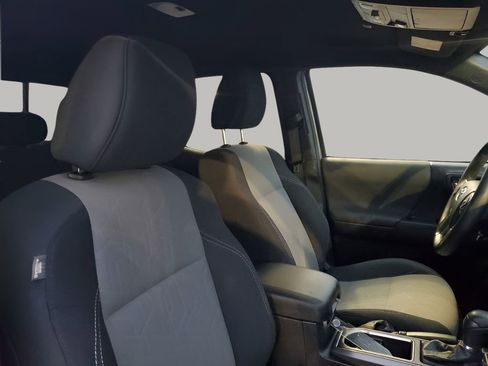 Used 2021 Toyota Tacoma TRD Sport w/ Technology Package image 15