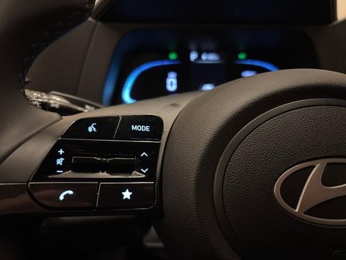 Certified 2025 Hyundai Elantra SE image 13