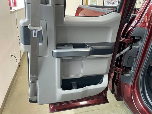 Used 2016 Ford F150 XLT w/ Equipment Group 302A Luxury AWD/4WD image 26