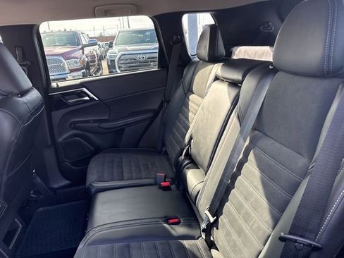 Used 2024 Mitsubishi Outlander SE Black Edition image 17