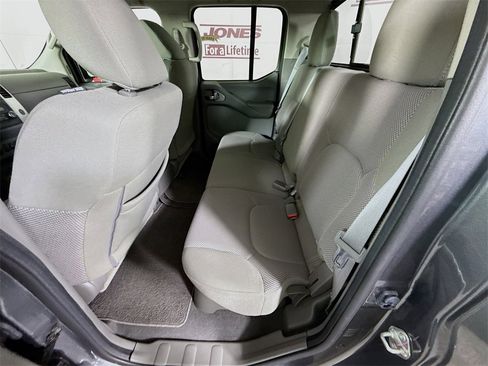 Certified 2020 Nissan Frontier SV w/ Midnight Edition Floor Mats image 29