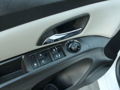 Used 2014 Chevrolet Cruze LS image 14