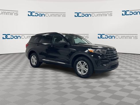Used 2023 Ford Explorer XLT AWD/4WD image 2