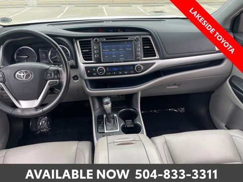Used 2019 Toyota Highlander XLE FWD image 23