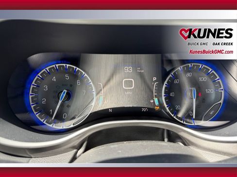 Used 2023 Chrysler Pacifica Touring-L FWD image 13