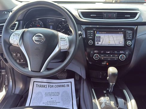 Used 2015 Nissan Rogue SV w/ SV Premium Package image 16