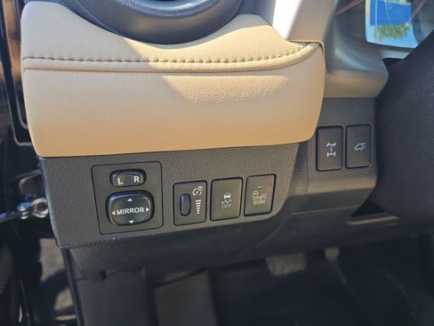 Used 2015 Toyota RAV4 Limited w/ Technology Package AWD/4WD image 23