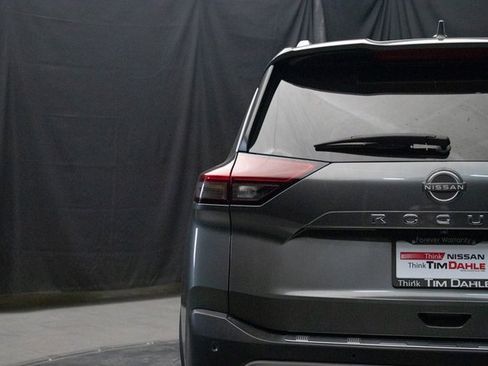 Used 2022 Nissan Rogue SV w/ SV Premium Package image 12