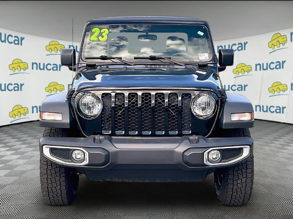 Used 2023 Jeep Gladiator Sport AWD/4WD image 2