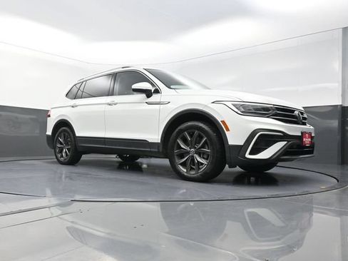 Used 2022 Volkswagen Tiguan SE w/ Panoramic Sunroof Package FWD image 31